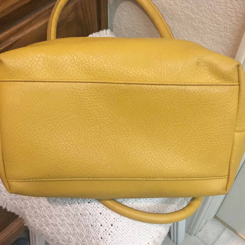 Kenneth Cole Reaction Yellow Tote Bag - Picture 2 of 12